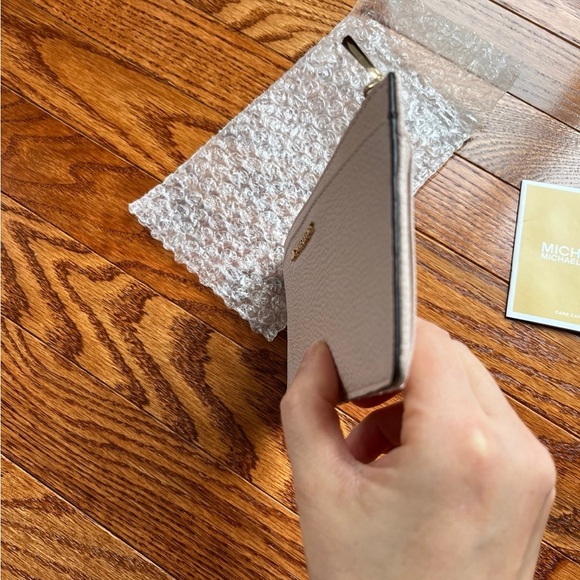 New Michael Kors card holder - Picture 3 of 12